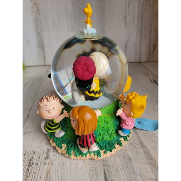 Peanuts Snoopy Our hero Linus Lucy snowglobe Westland xmas - Picture 9 of 9